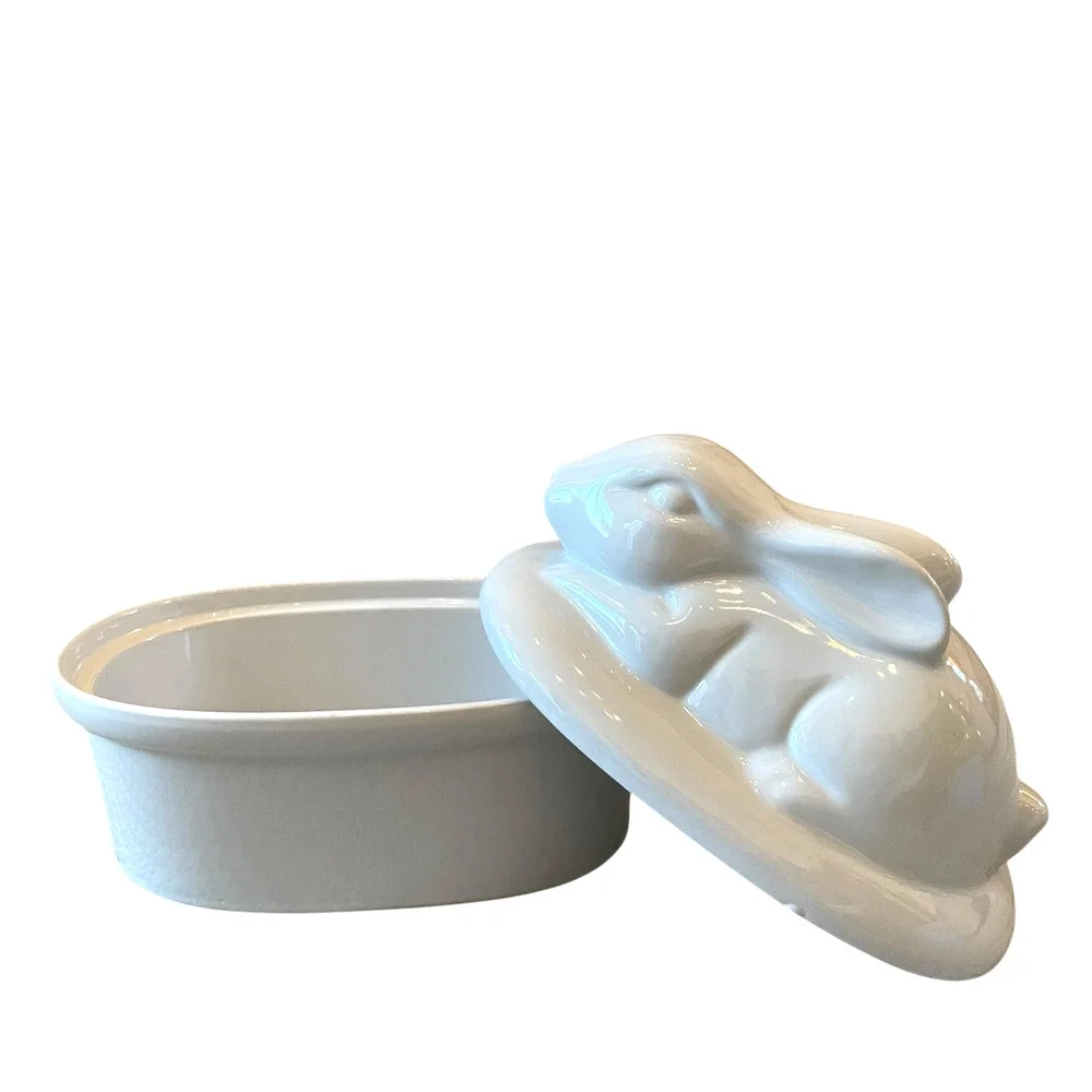 Zrike Brands Easter Bunny Rabbit Lidded Casserole Dish White Ceramic NEW